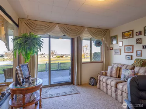 Living - 1301 S 3rd Ave #14A, Sequim, WA 98382 photo 2 of 3