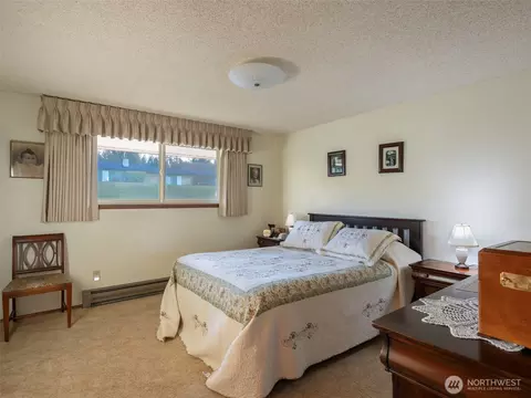 Bedroom - 1301 S 3rd Ave #14A, Sequim, WA 98382 photo 2 of 2
