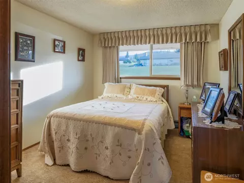 Bedroom - 1301 S 3rd Ave #14A, Sequim, WA 98382 photo 1 of 2