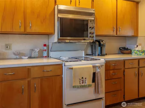 Kitchen - 1301 S 3rd Ave #14A, Sequim, WA 98382 photo 3 of 4
