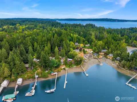 15122 NE 15128 Anna Vera Ln, Bainbridge Island, WA 98110