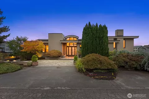 5607 104th Ave NE, Kirkland, WA 98033
