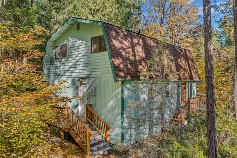 241 N Lakeview Dr, Hoodsport, WA 98548