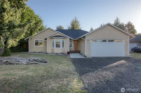 516 Canal Dr SE, Ocean Shores, WA 98569