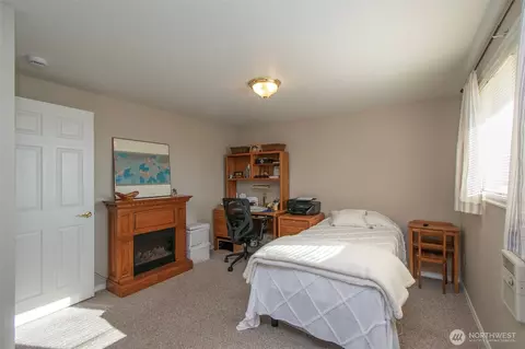 Bedroom - 1434 Marine Dr, Sequim, WA 98382 photo 1 of 5