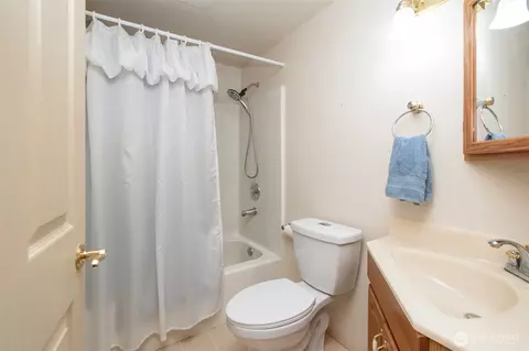 Bath - 1434 Marine Dr, Sequim, WA 98382 photo 4 of 4