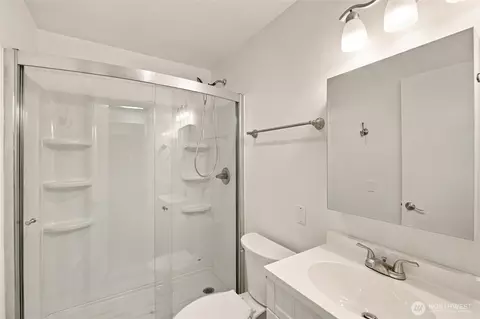 Bath - 2512 187th Pl SE, Bothell, WA 98012 photo 2 of 2