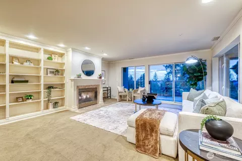 11122 NE 41st Dr #35, Kirkland, WA 98033