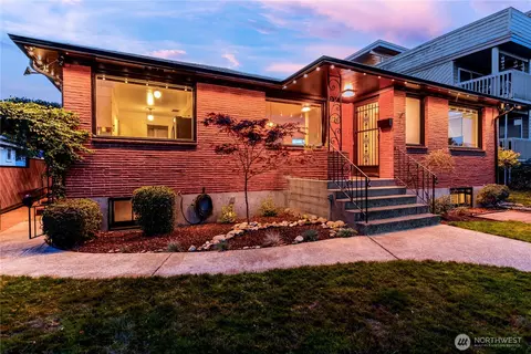 126 W 6th St, Port Angeles, WA 98362