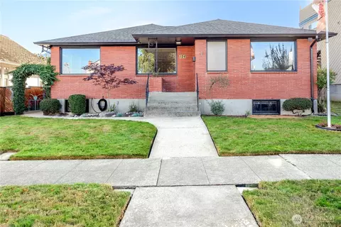 126 W 6th St, Port Angeles, WA 98362