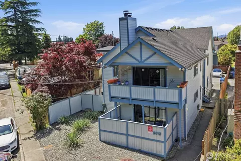 2475 55th Ave SW, Seattle, WA 98116