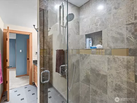 Bath - 2021 234th Pl SE, Bothell, WA 98021 photo 1 of 3