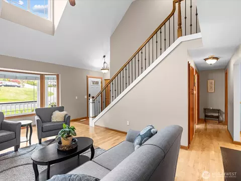 Living - 2021 234th Pl SE, Bothell, WA 98021 photo 4 of 8