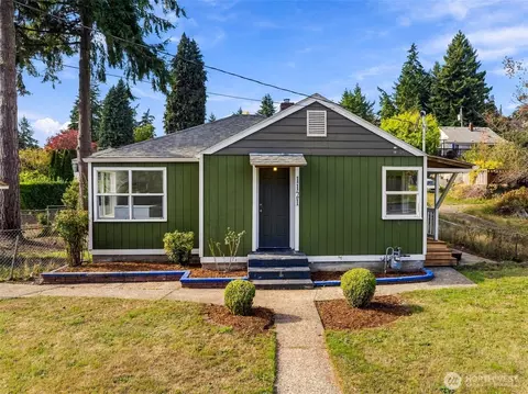 1121 S National Ave, Bremerton, WA 98312