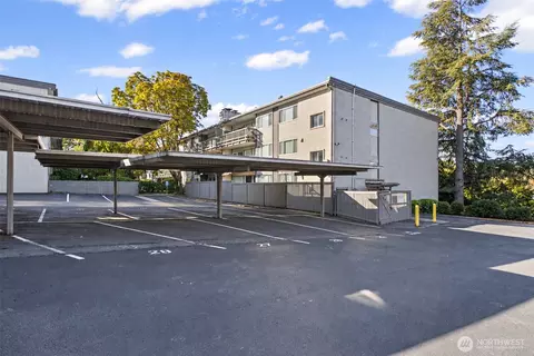 2500 81st Ave SE #112, Mercer Island, WA 98040
