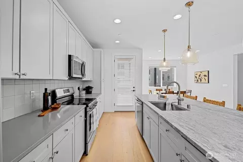 Kitchen - 16 160th Pl SE, Bothell, WA 98012 photo 5 of 6
