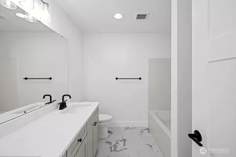 Bath - 16 160th Pl SE, Bothell, WA 98012 photo 3 of 4