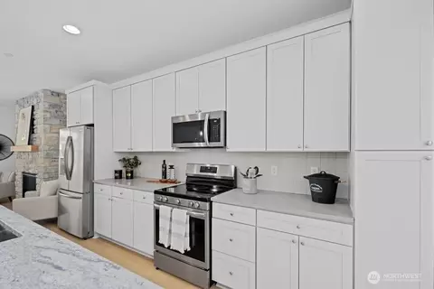 Kitchen - 16 160th Pl SE, Bothell, WA 98012 photo 4 of 6