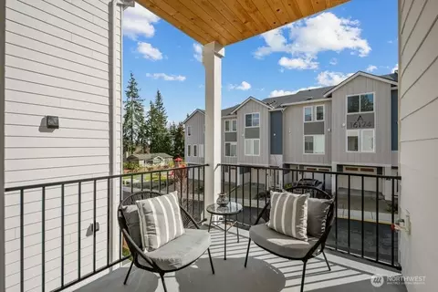 Exterior - 16 160th Pl SE, Bothell, WA 98012 photo 2 of 3