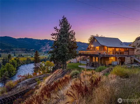 7985 N Dryden Rd, Cashmere, WA 98815