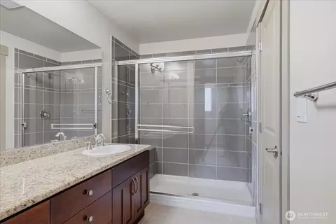 Bath - 2115 201st Pl SE #A4, Bothell, WA 98012 photo 3 of 4