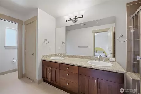 Bath - 2115 201st Pl SE #A4, Bothell, WA 98012 photo 2 of 4