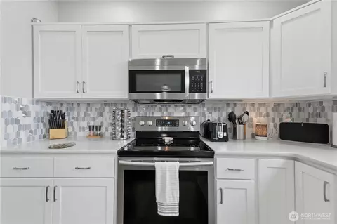 Kitchen - 3214 Phillips Ave, Enumclaw, WA 98022 photo 2 of 3