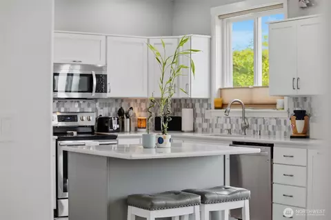 Kitchen - 3214 Phillips Ave, Enumclaw, WA 98022 photo 1 of 3