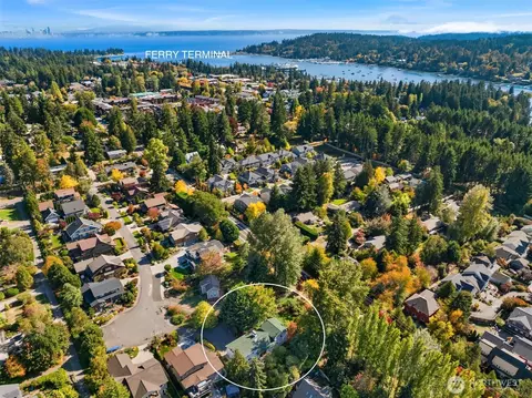 689 Pierce Ct NW, Bainbridge Island, WA 98110