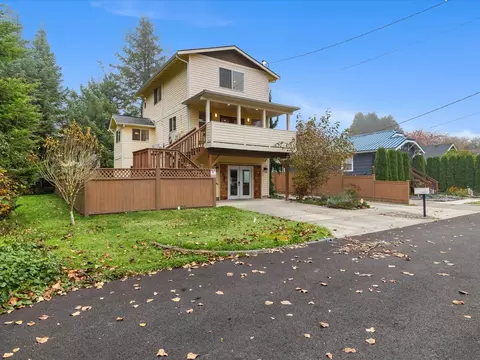 38322 SE Maple St, Snoqualmie, WA 98065