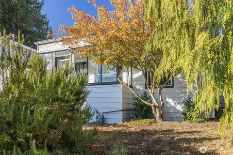 106 NE 54th St, Seattle, WA 98105
