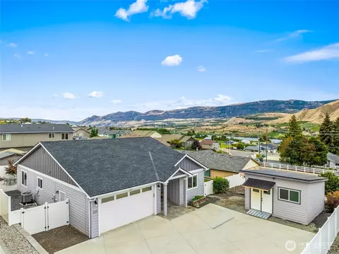 525 S Iowa Ave, East Wenatchee, WA 98802