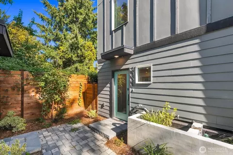 806 S B S Rose St, Seattle, WA 98108