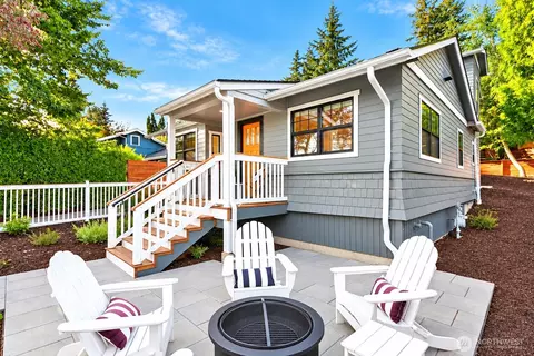 346 10th Ave, Kirkland, WA 98033