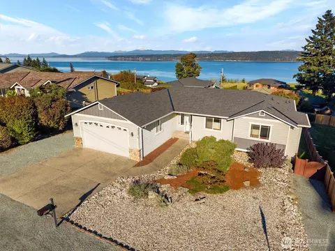 2927 Viewmont Pl, Camano Island, WA 98282