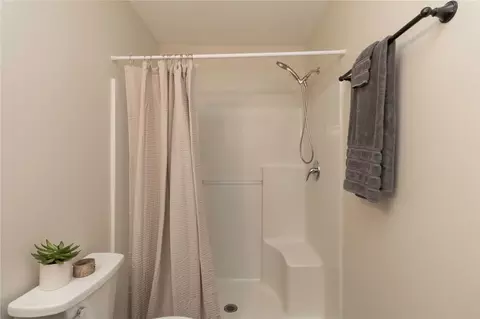 Bath - 12117 223 Ave E, Sumner, WA 98391 photo 2 of 4