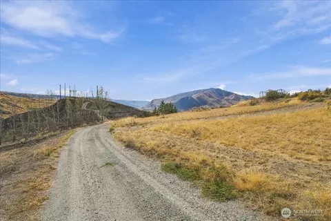 2 Willmorth Dr, Chelan, WA 98816 photo 2