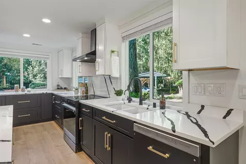 Kitchen - 16530 23rd Ave SE #A1, Bothell, WA 98012 photo 6 of 8