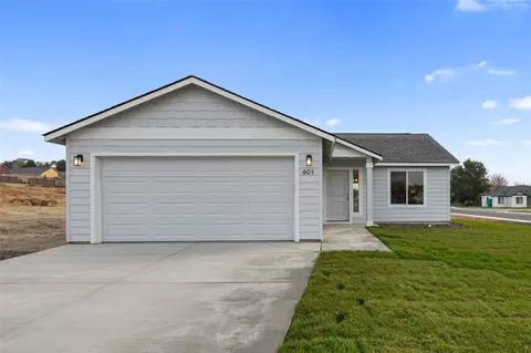 601 Pratt Ave NE, Royal City, WA 99357