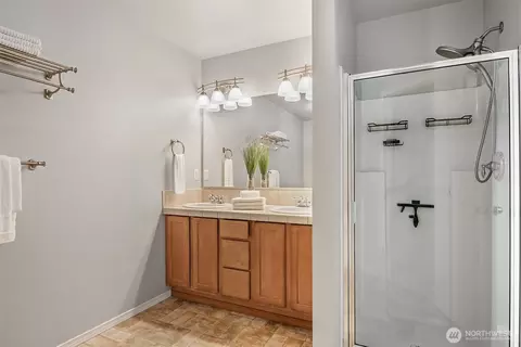 Bath - 23220 27th Dr SE, Bothell, WA 98021 photo 2 of 4