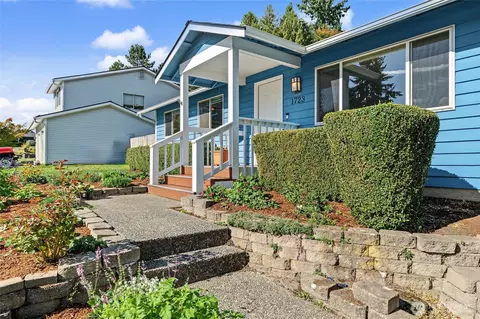 Exterior - 1723 172nd St SE, Bothell, WA 98012 photo 2 of 12