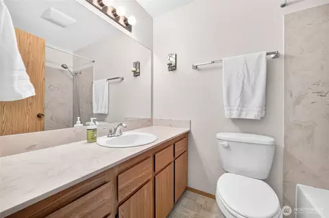 Bath - 1723 172nd St SE, Bothell, WA 98012 photo 2 of 2