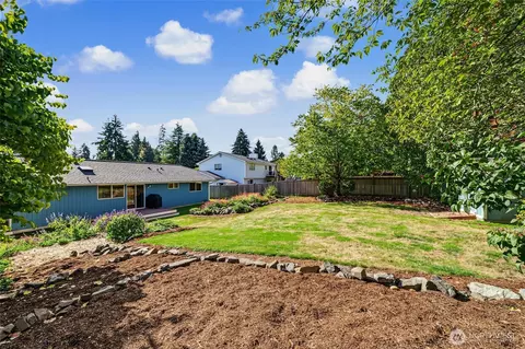 Exterior - 1723 172nd St SE, Bothell, WA 98012 photo 6 of 12