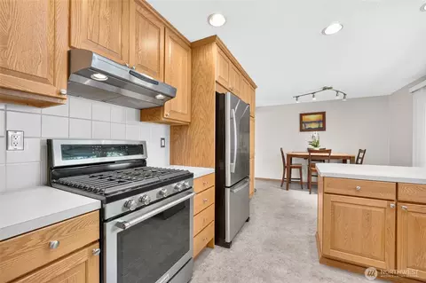 Kitchen - 1723 172nd St SE, Bothell, WA 98012 photo 2 of 2