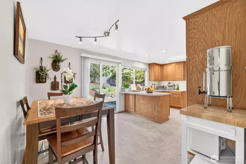 Dining - 1723 172nd St SE, Bothell, WA 98012 photo 1 of 2