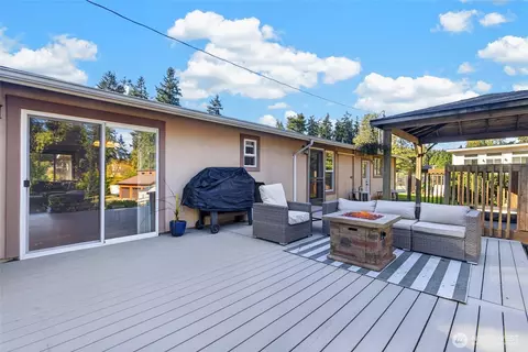 Exterior - 4911 169th St SE, Bothell, WA 98012 photo 4 of 9