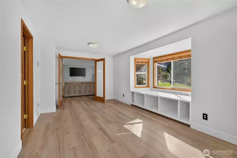 Living - 4911 169th St SE, Bothell, WA 98012 photo 2 of 4