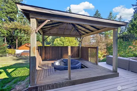 Exterior - 4911 169th St SE, Bothell, WA 98012 photo 5 of 9