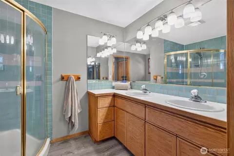 Bath - 4911 169th St SE, Bothell, WA 98012 photo 1 of 3