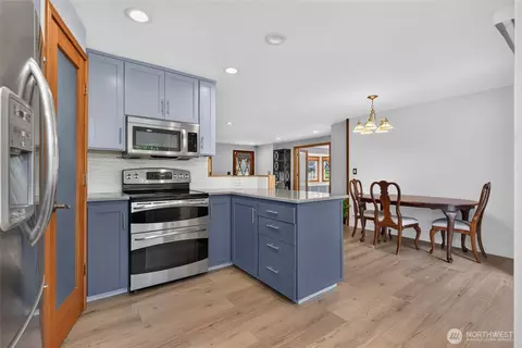 Kitchen - 4911 169th St SE, Bothell, WA 98012 photo 2 of 4